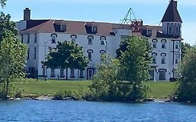 Historical Hotel - House Of Ludington